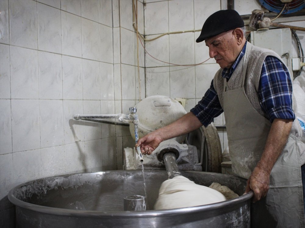 Hatay'daki 43 yıllık fırın deprem gecesi bile üretime ara vermedi