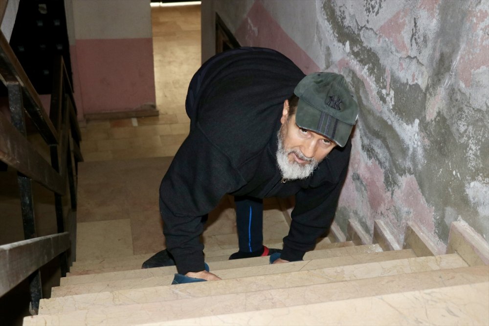 Kur'an-ı Kerim okumayı 50 yaşında öğrenen engelli hafızlığa hazırlanıyor