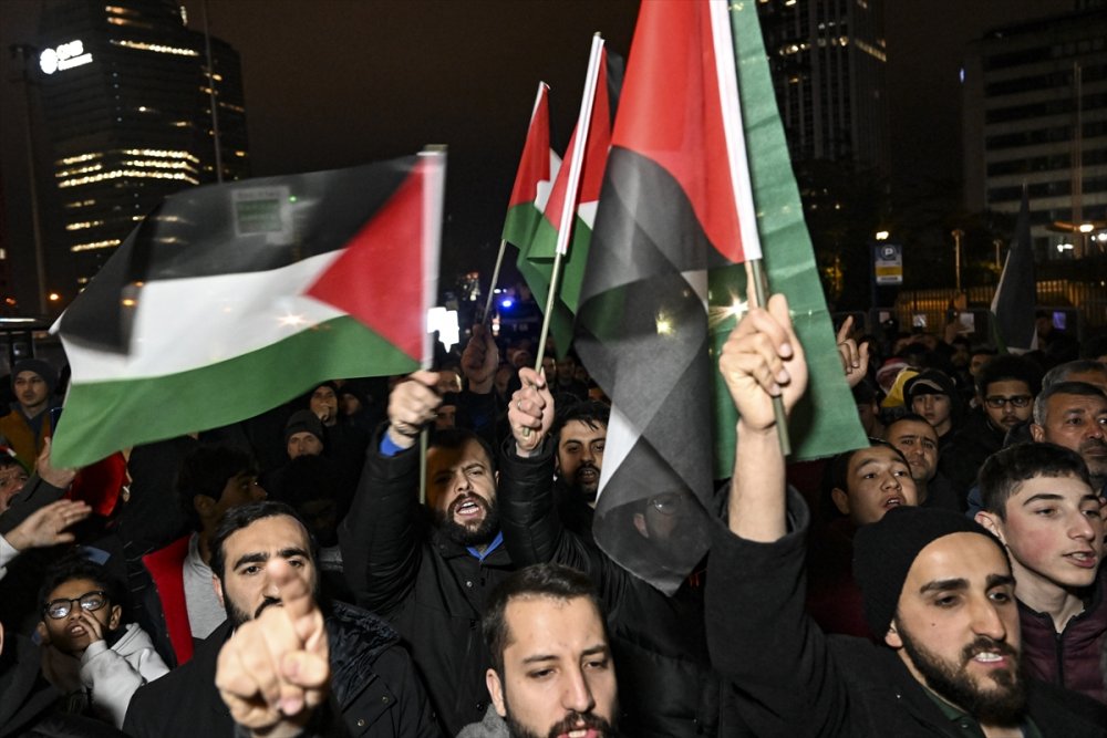 İsrail'in Mescid-i Aksa saldırısı İstanbul'da protesto edildi
