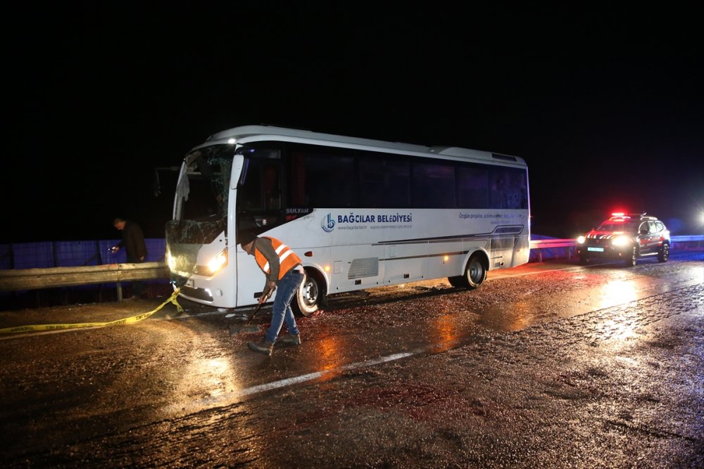 Kayseri'de devrilen yolcu otobüsündeki 3 kişi öldü, 19 kişi yaralandı