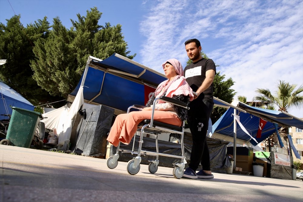 Depremde bacaklarını ve kolunu kaybeden kadın, protezle ayağa kalkmak istiyor