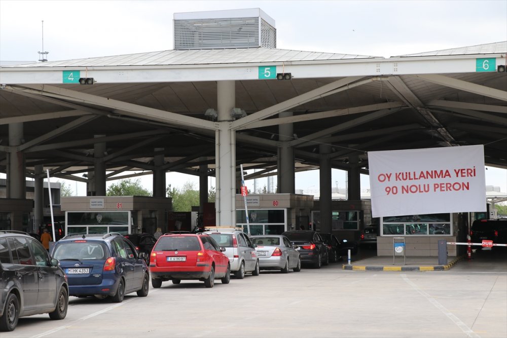 Trakya'daki sınır kapılarında oy verme işlemi devam ediyor