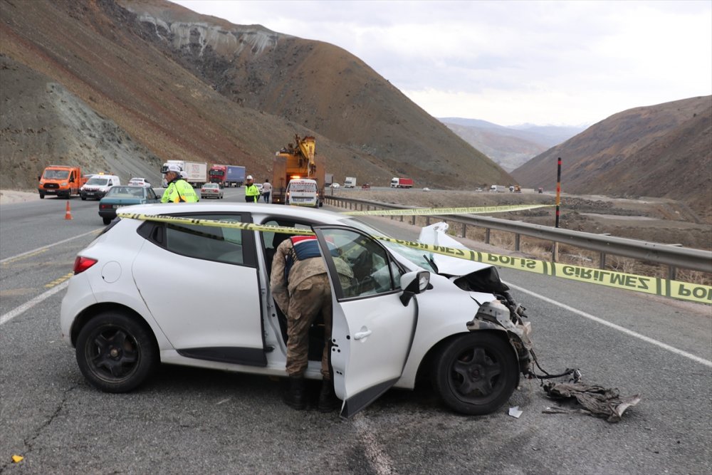 Erzincan'da iki araç çarpıştı, 1 kişi öldü 3 kişi yaralandı