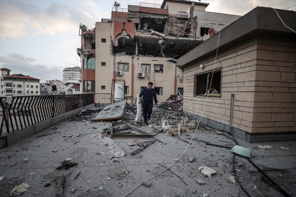 İsrail, Gazze saldırısında aralarında kadın ve çocukların da bulunduğu 12 kişiyi öldürdü