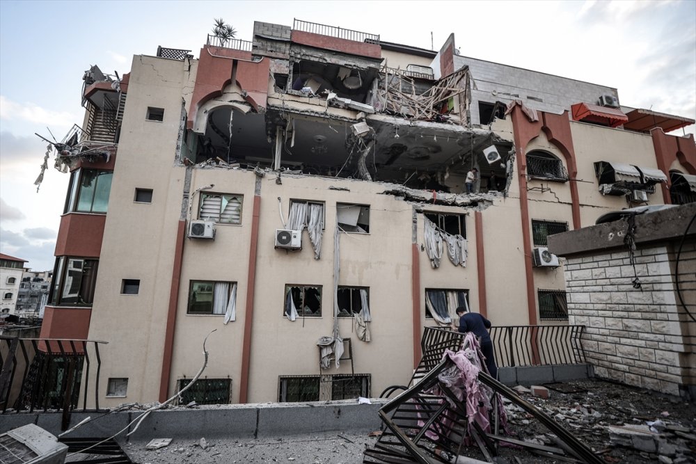 İsrail, Gazze saldırısında aralarında kadın ve çocukların da bulunduğu 12 kişiyi öldürdü