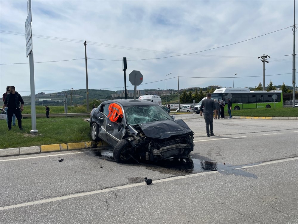Kocaeli'de zincirleme trafik kazasında 4 kişi yaralandı