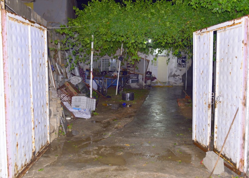 Şanlıurfa'da sağanak su baskınlarına neden oldu