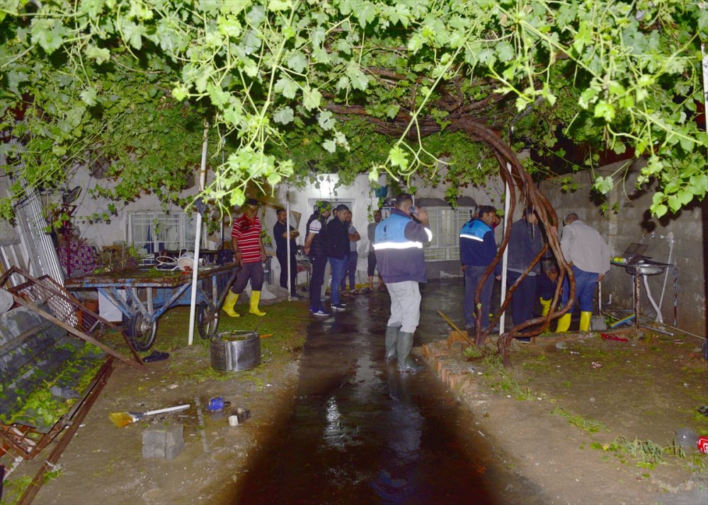 Şanlıurfa'da sağanak su baskınlarına neden oldu