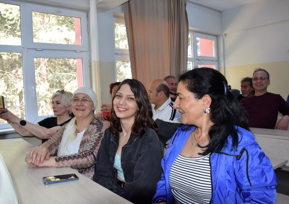 Mezun oldukları Bilecik'teki yüksekokulda 30 yıldır buluşuyorlar