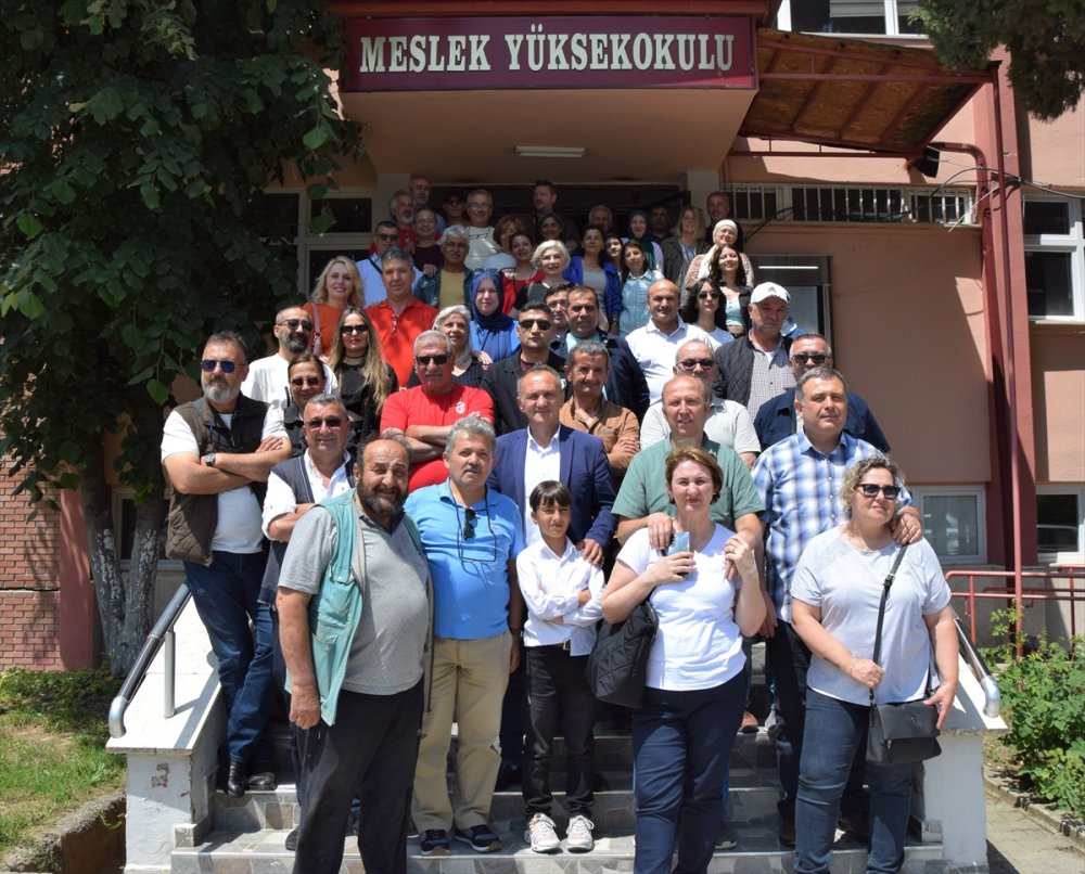 Mezun oldukları Bilecik'teki yüksekokulda 30 yıldır buluşuyorlar