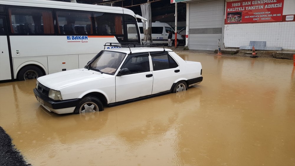 Kocaeli'de sağanak etkili oldu