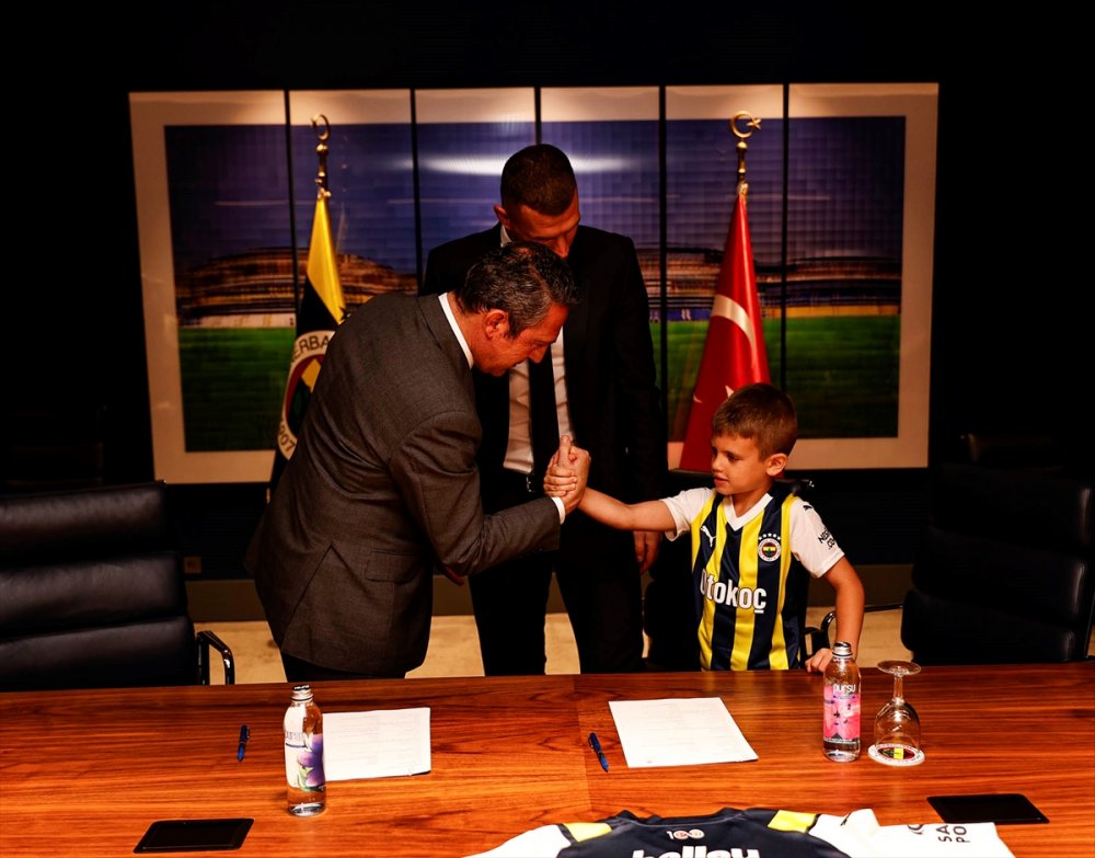 FB’nin YENİ oyuncusu Edin Dzeko, sağlık kontrolünden geçti