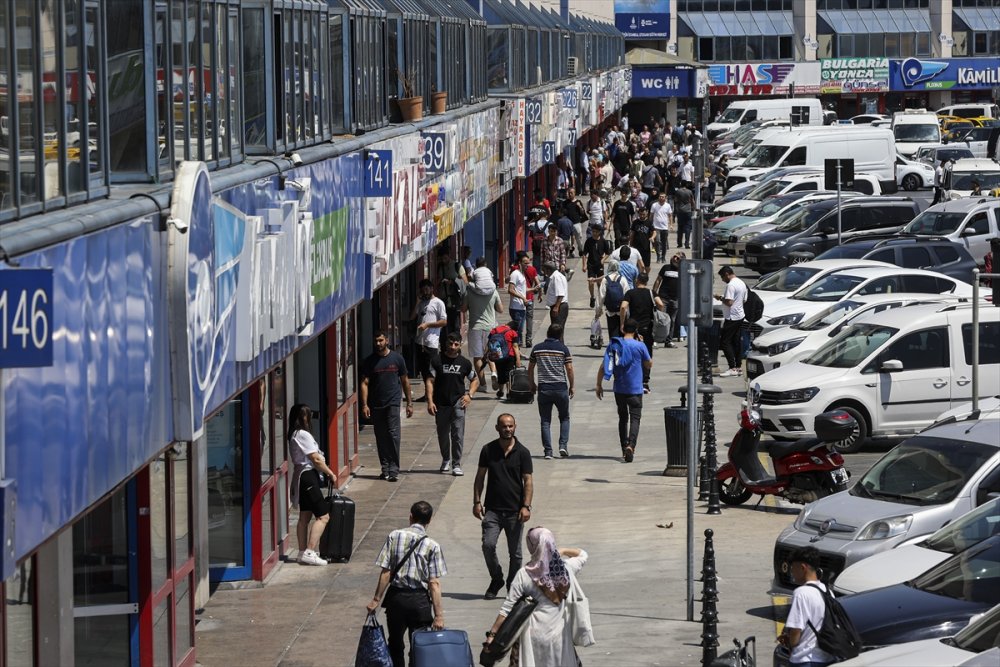 İstanbul otogarında bayram yoğunluğu yaşanıyor