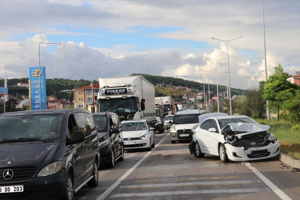Samsun'da üç aracın karıştığı kazada 3 kişi yaralandı