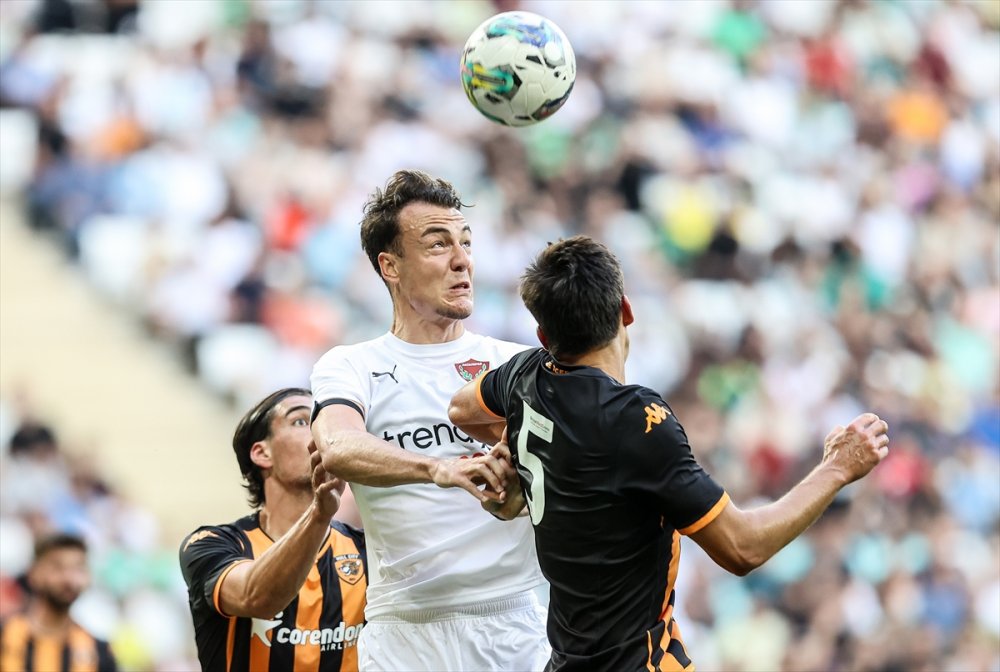 Bursa’daki maçın tüm gelirleri depremzedelere bağışlandı.