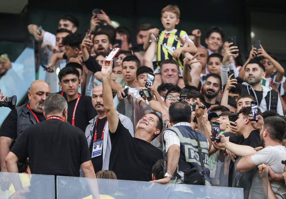 Bursa’daki maçın tüm gelirleri depremzedelere bağışlandı.