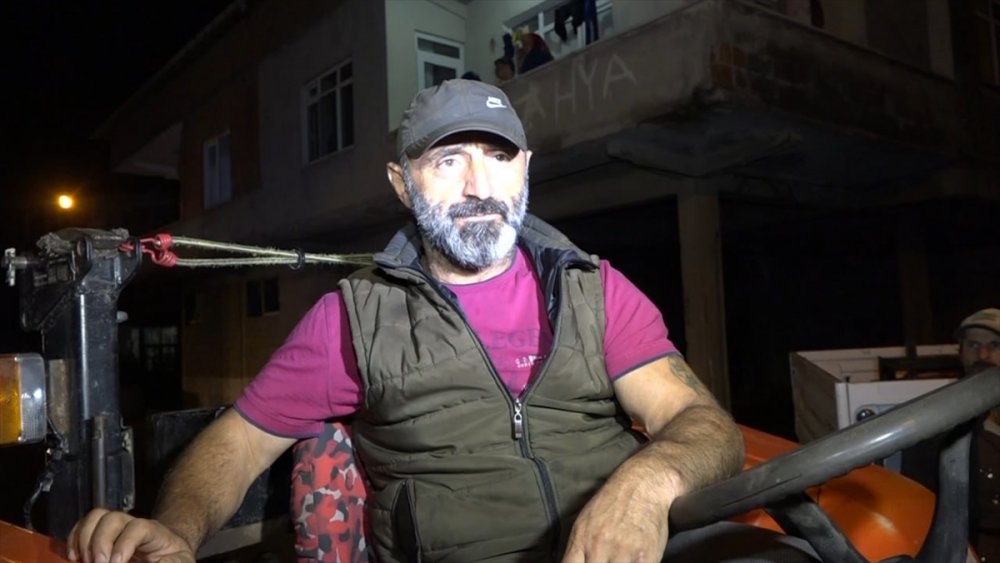 Sakarya'da ev ve iş yerlerini su bastı