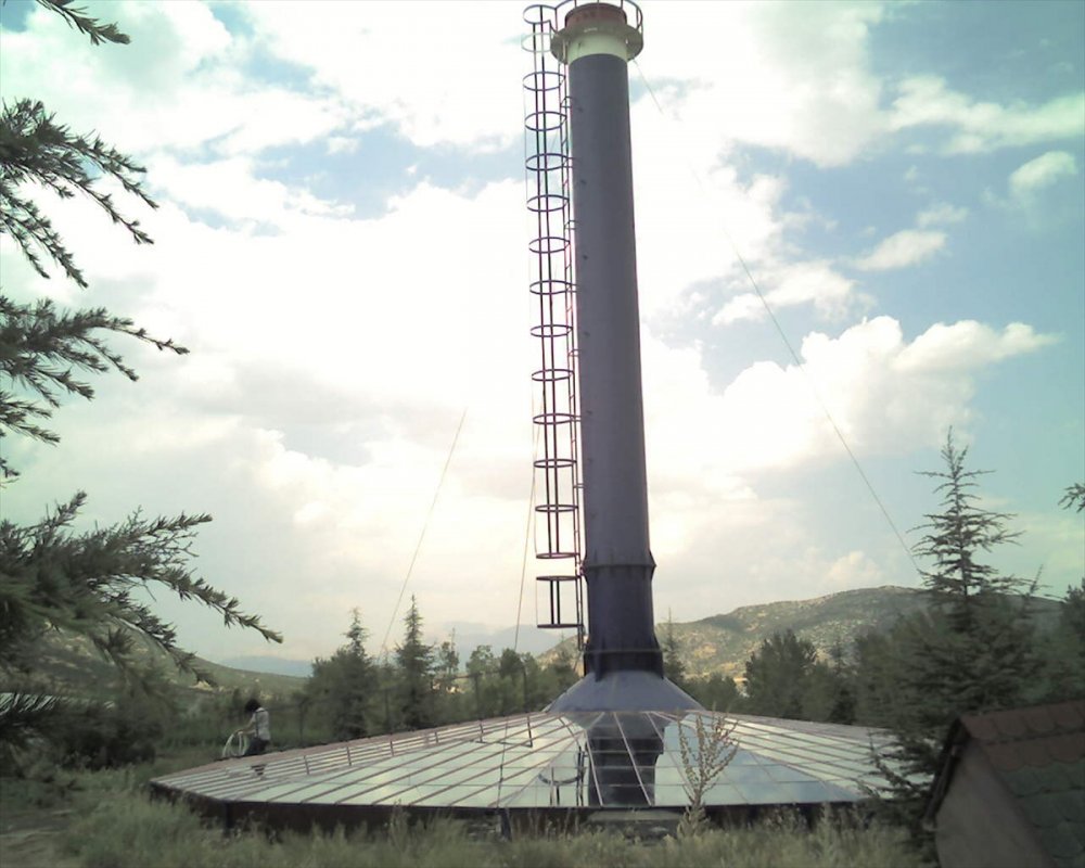 Güneş bacasıyla hem elektrik üretmek hem de tarım yapmak mümkün