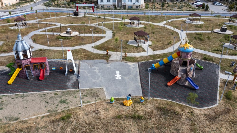 Van Gölü kıyısına inşa edilen millet bahçesi açılışa hazırlanıyor