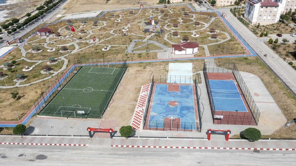 Van Gölü kıyısına inşa edilen millet bahçesi açılışa hazırlanıyor