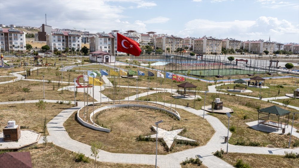 Van Gölü kıyısına inşa edilen millet bahçesi açılışa hazırlanıyor