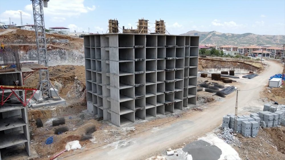 Bakan Özhaseki'den Nurdağı'ndaki kalıcı konutlara ilişkin açıklama: