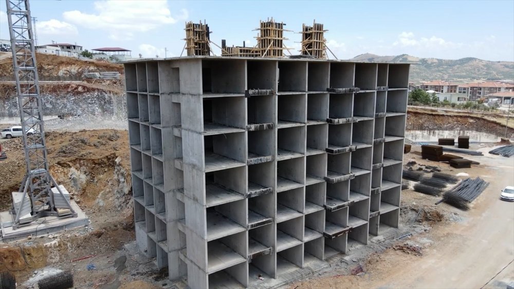 Bakan Özhaseki'den Nurdağı'ndaki kalıcı konutlara ilişkin açıklama: