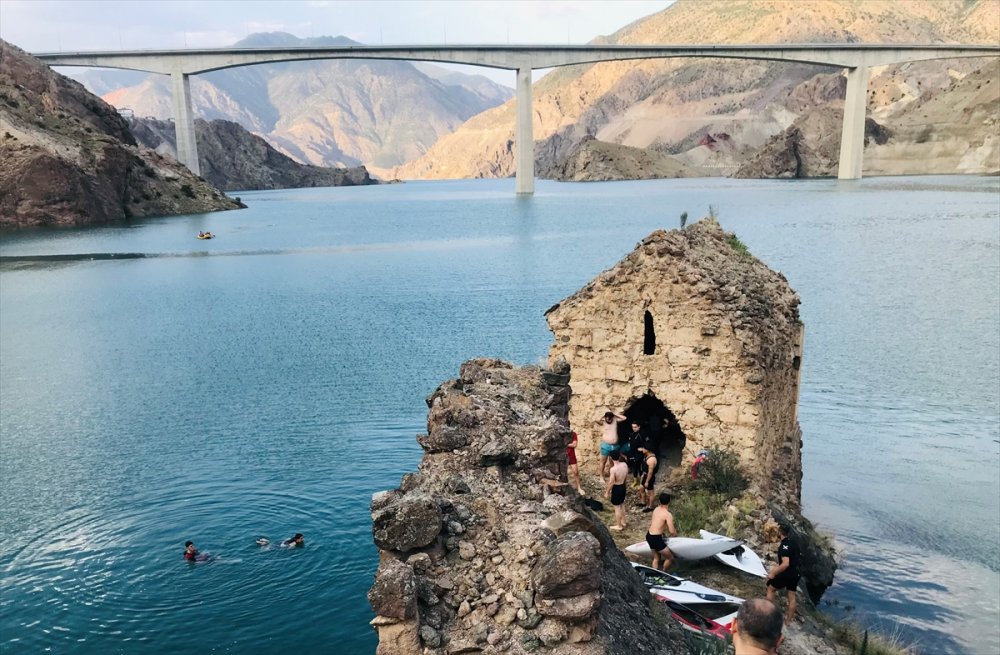 Yusufeli Barajı'nda bot ve kano turizmi başladı