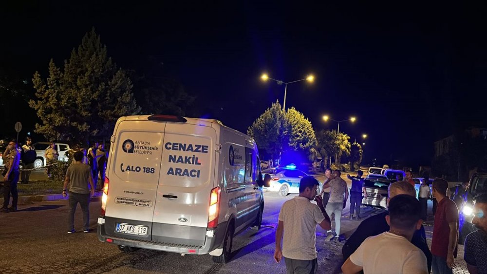 Antalya'da atık su terfi istasyonuna inen 3 kişi hayatını kaybetti