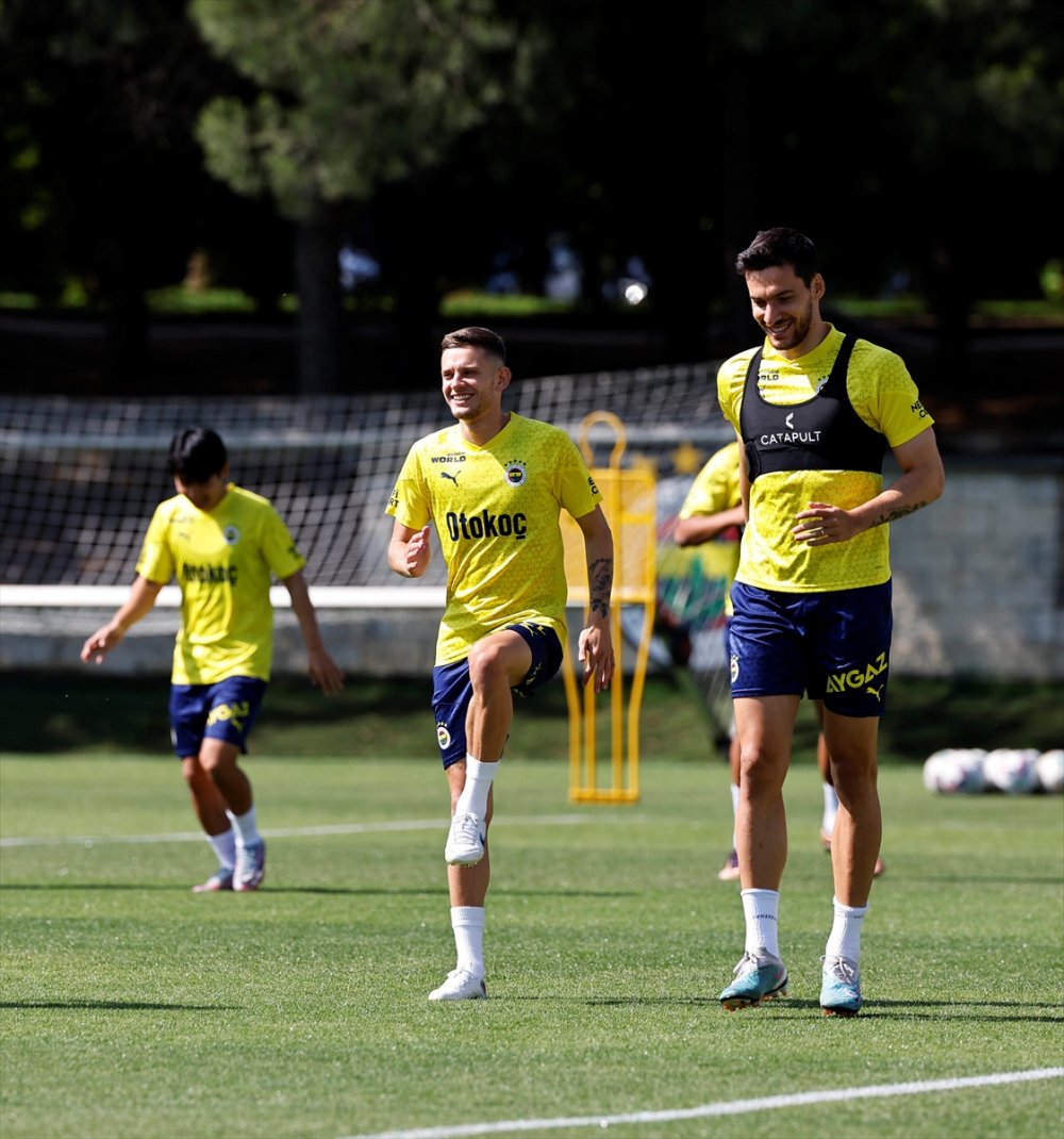 Fenerbahçe, yeni sezon hazırlıklarını İstanbul'da sürdürdü