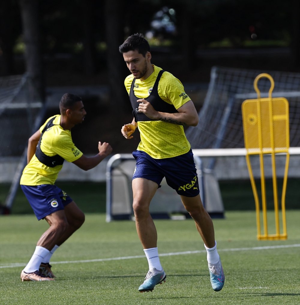 Fenerbahçe, yeni sezon hazırlıklarını İstanbul'da sürdürdü