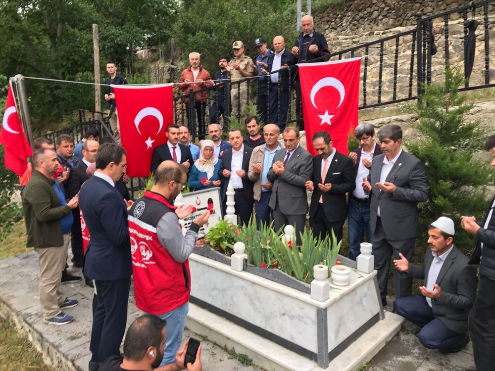 Şehit öğretmen Necmettin Yılmaz kabri başında anıldı