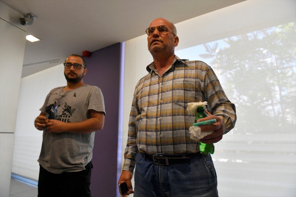 Lübnan'da mevduat hesabı dondurulan iki mudi bankayı bastı