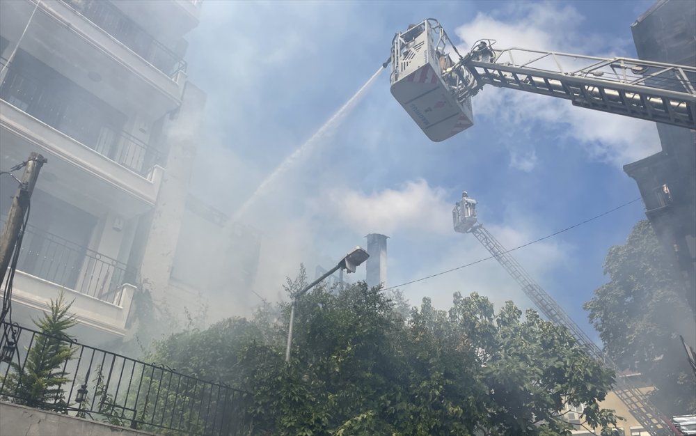 Sarıyer'deki yangın söndürüldü ancak metruk bina kullanılamaz hale geldi