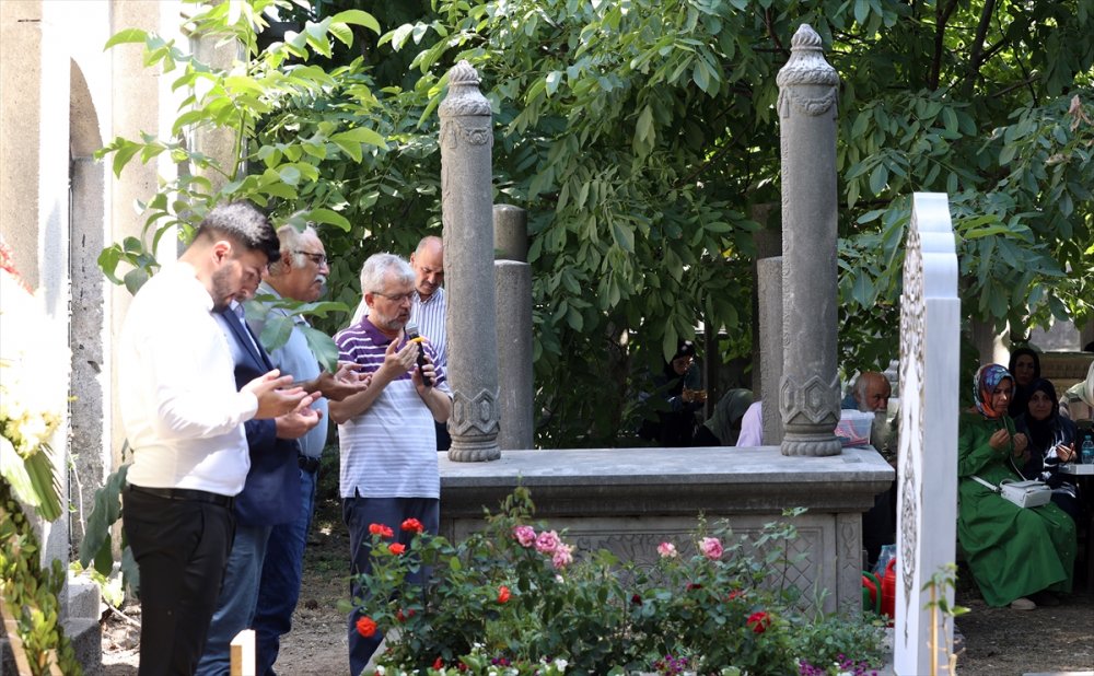 Usta edebiyatçı Rasim Özdenören kabri başında anıldı