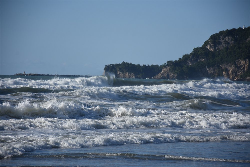 Bartın'da dalgalara kapılan 20 yaşındaki genç kayboldu