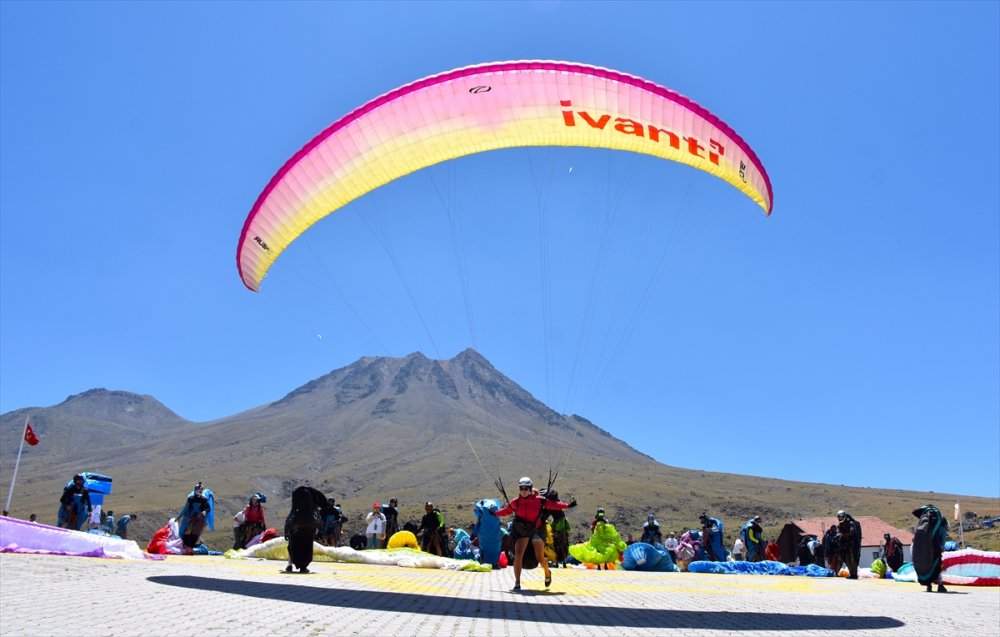 Yamaç Paraşütü Dünya Kupası, Hasan Dağı'nda başladı