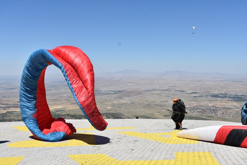 Yamaç Paraşütü Dünya Kupası, Hasan Dağı'nda başladı