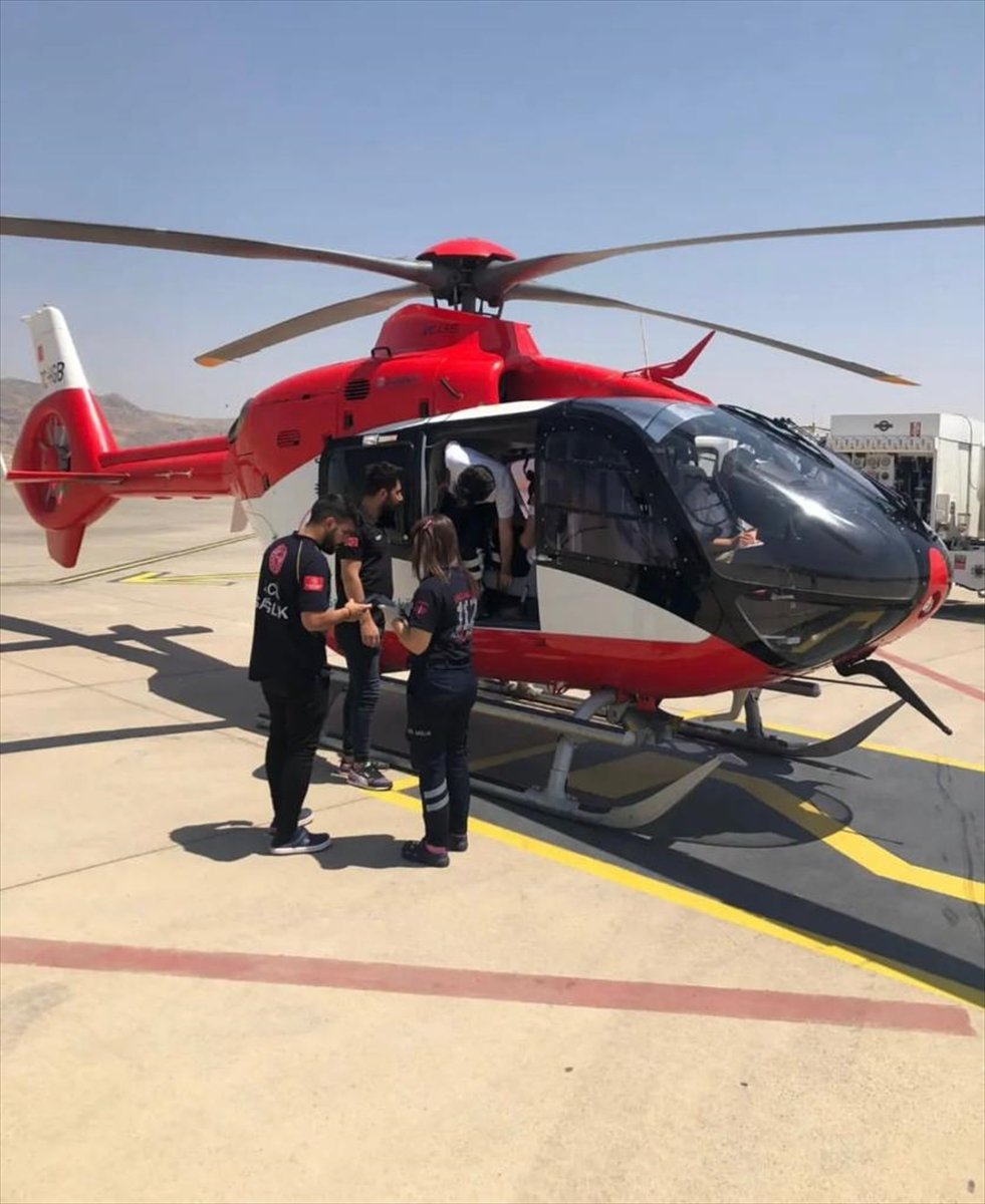 Ambulans helikopter boğazına kalem kapağı kaçan bebek için havalandı