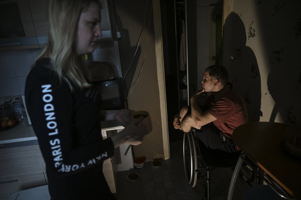 Ukrayna'daki savaşın acı yüzü: Gözlerini ve bacaklarını kaybeden Ukraynalı asker