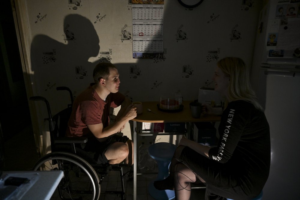 Ukrayna'daki savaşın acı yüzü: Gözlerini ve bacaklarını kaybeden Ukraynalı asker