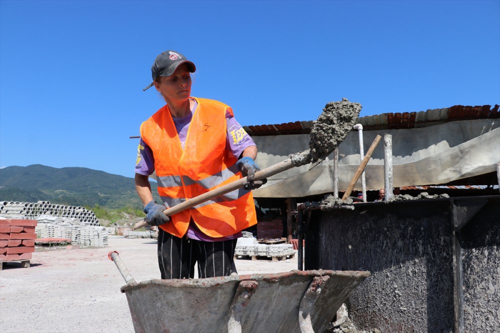 "'Kadın yapamaz.' diye bir kanun yok, yapar"