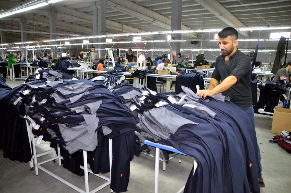 Muş'ta tekstil fabrikası kurdu şimdi  11 ülkeye ürün gönderiliyor