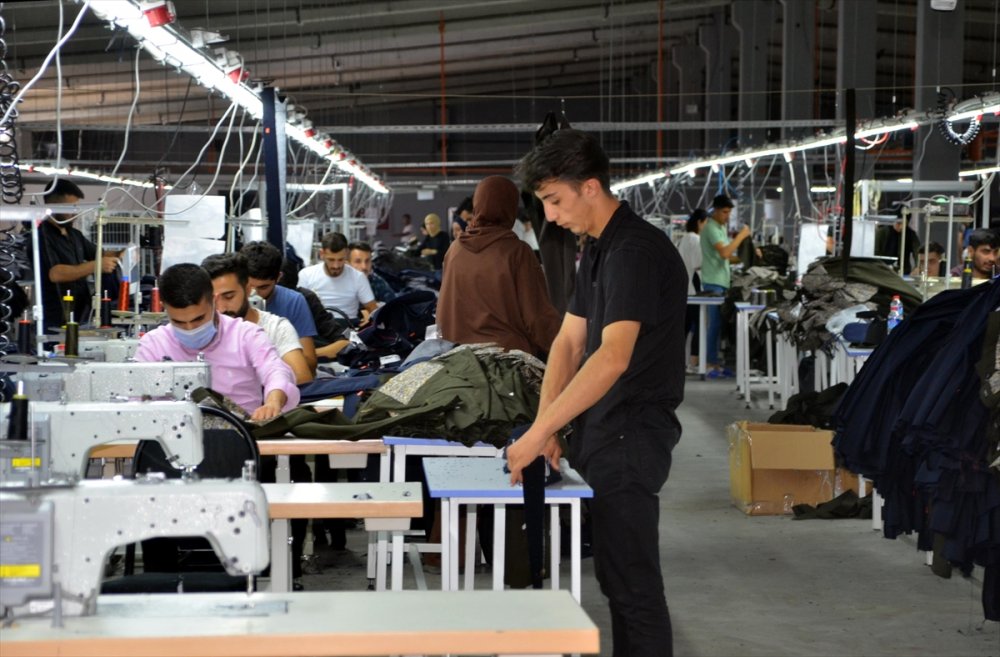 Muş'ta tekstil fabrikası kurdu şimdi  11 ülkeye ürün gönderiliyor