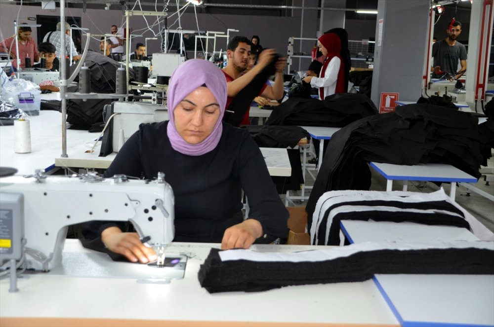 Muş'ta tekstil fabrikası kurdu şimdi  11 ülkeye ürün gönderiliyor