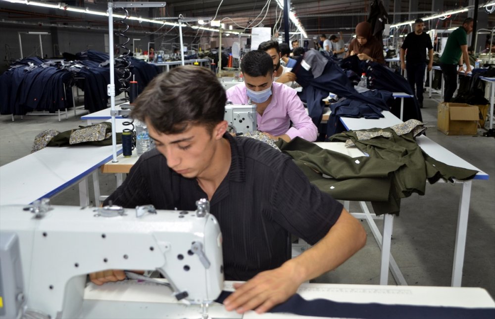 Muş'ta tekstil fabrikası kurdu şimdi  11 ülkeye ürün gönderiliyor