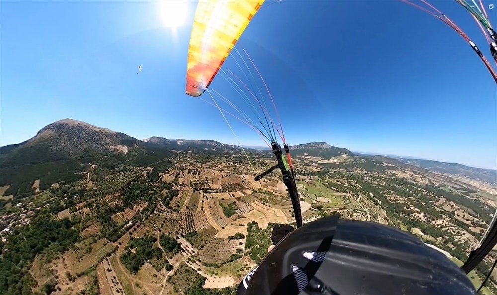 İstanbul'da başladılar, Bilecik semalarında süzülüyorlar