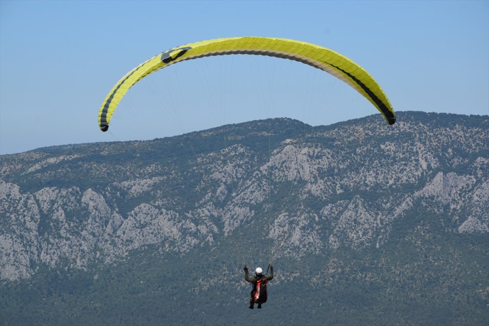İstanbul'da başladılar, Bilecik semalarında süzülüyorlar