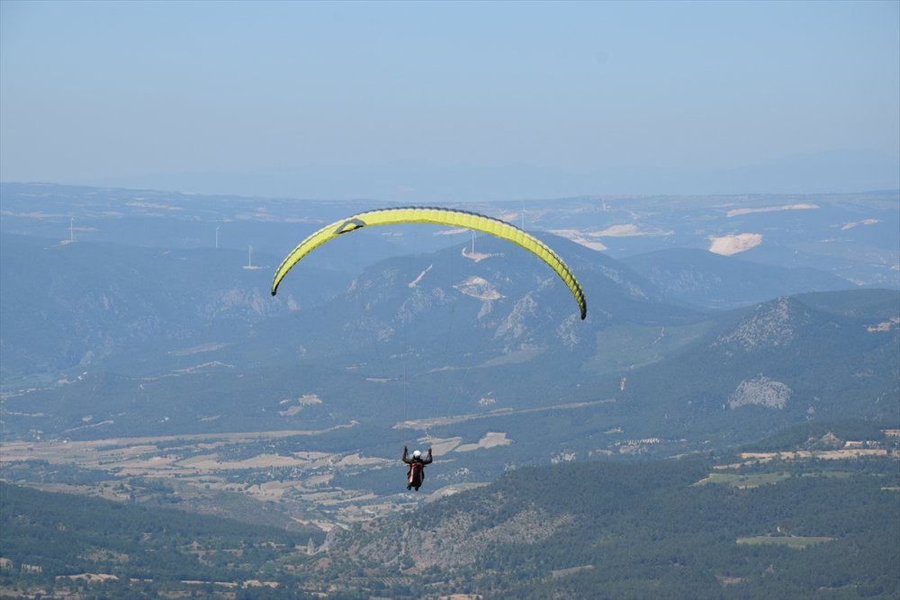 İstanbul'da başladılar, Bilecik semalarında süzülüyorlar