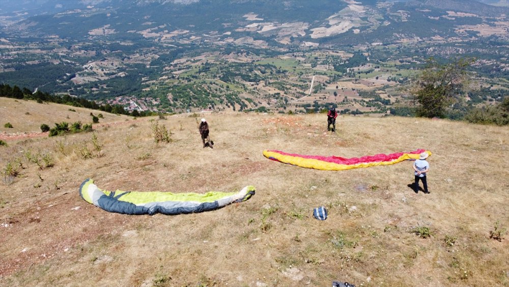 İstanbul'da başladılar, Bilecik semalarında süzülüyorlar